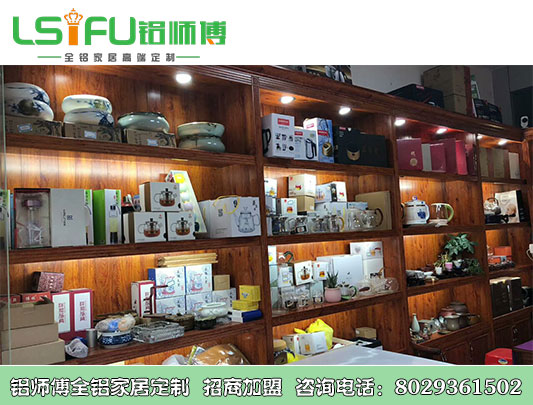 鋁師傅全鋁家具商場商店柜現(xiàn)場實拍