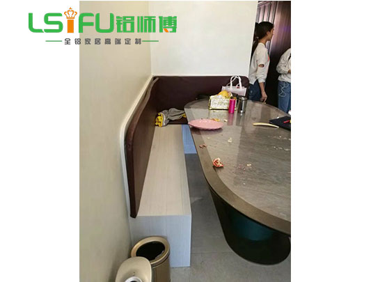 師傅全鋁家具長沙發椅子裝修效果圖(現場實拍) 師傅全鋁家具長沙發椅子裝修效果圖(現場實拍)