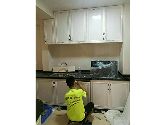 鋁師傅全鋁家居整體櫥柜安裝現(xiàn)場實拍圖片